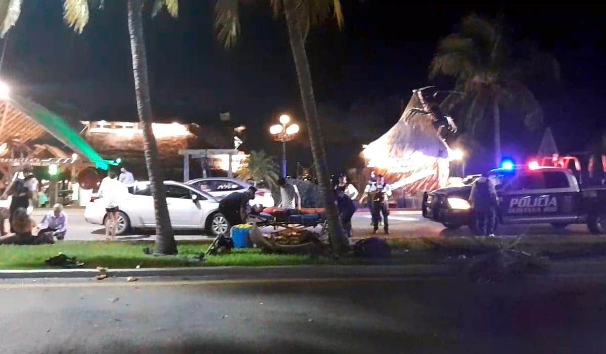 Deja un turista herido aparatoso choque contra palmera en la Zona Hotelera de Cancún