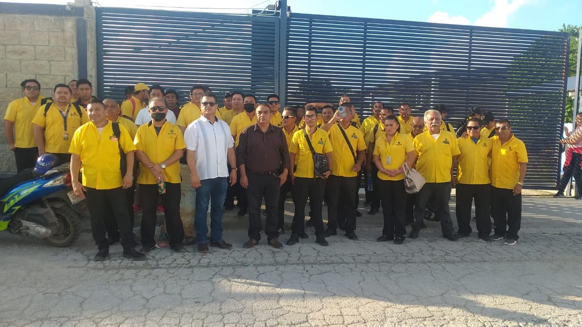 Trabajadores de Airport Cab se declaran en paro, al no recibir quincena