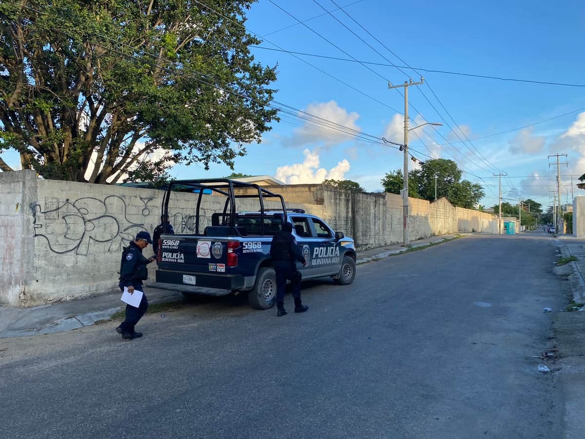 Hallan cuerpo descuartizado afuera de escuela en Cancún