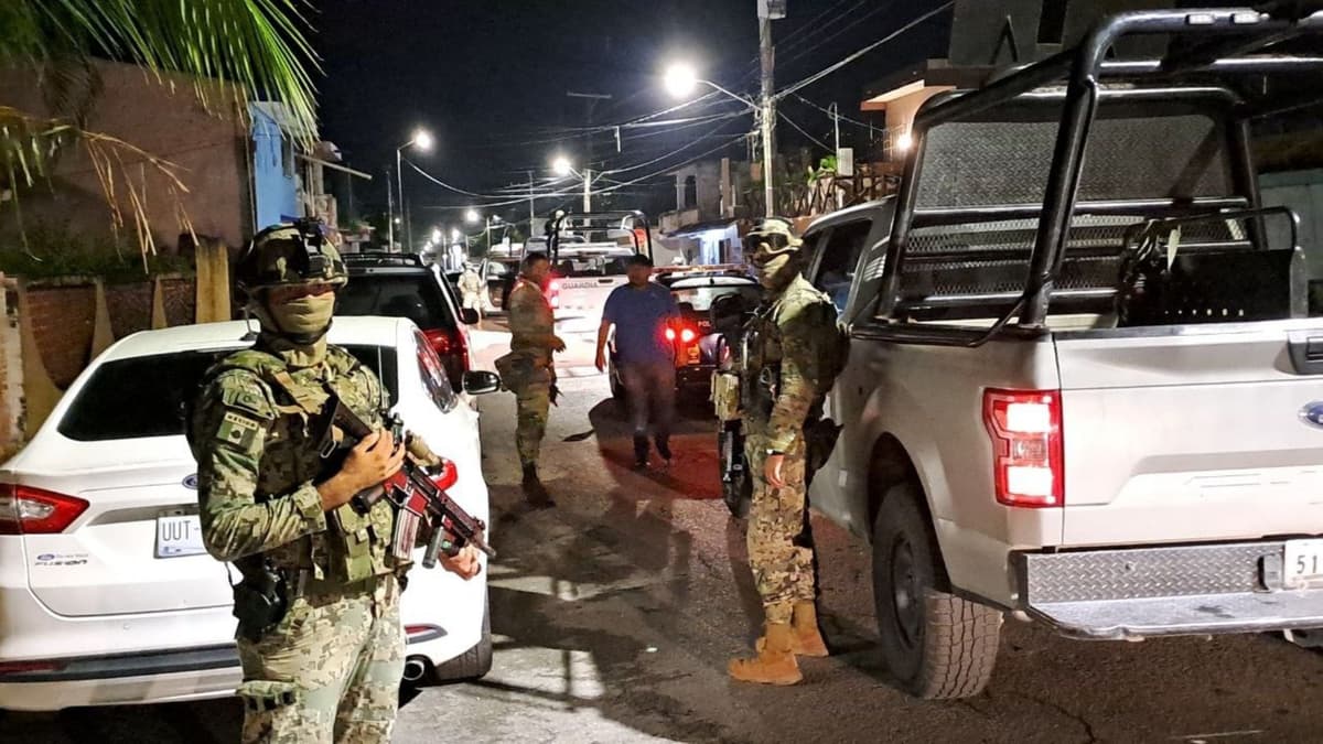 Catean bar clandestino en Cozumel; hay 40 detenidos