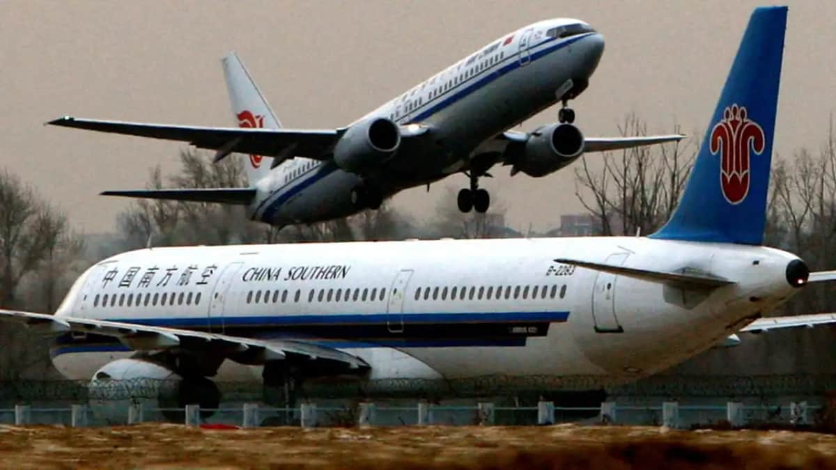 Cancelan 95% de vuelos en ciudades chinas por rebrotes de COVID