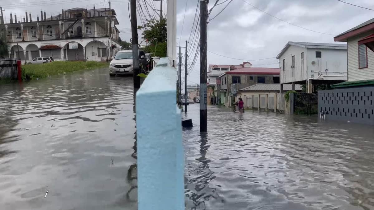 Arriba huracán ‘Lisa’ a Belice