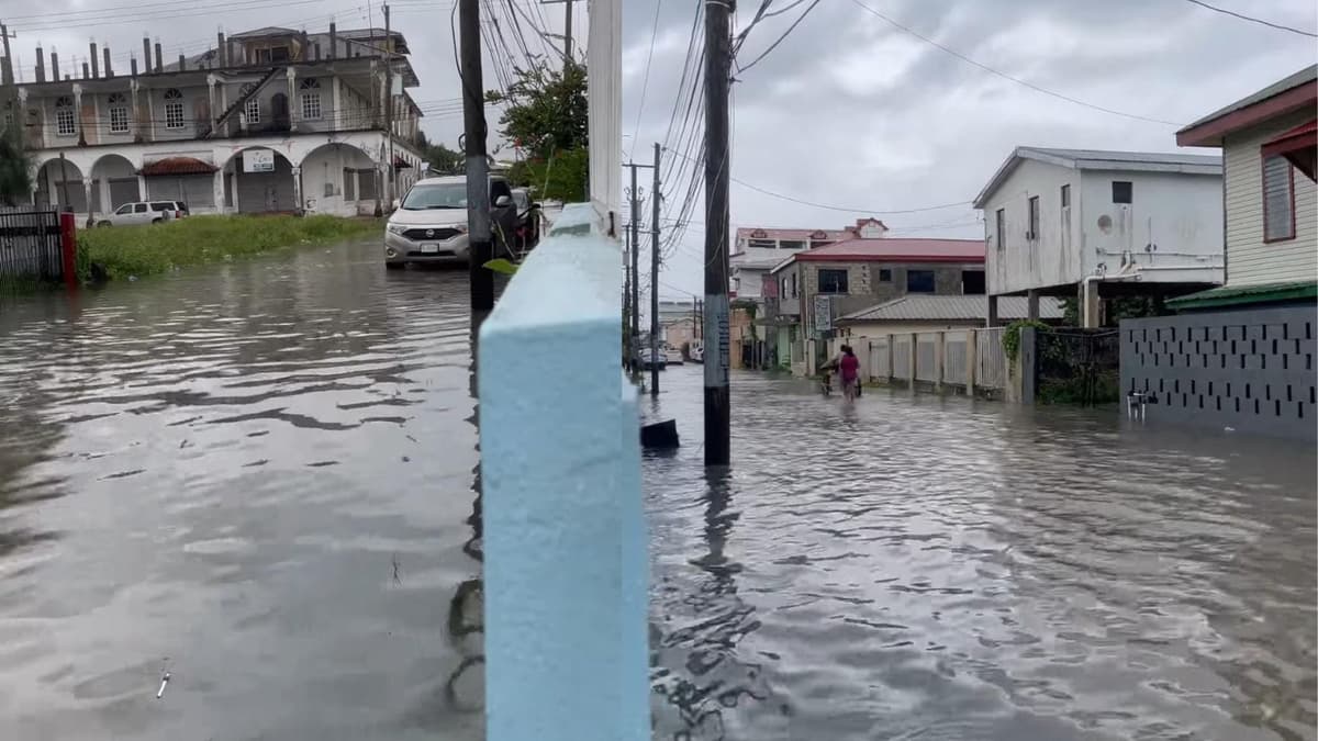 Arriba huracán ‘Lisa’ a Belice