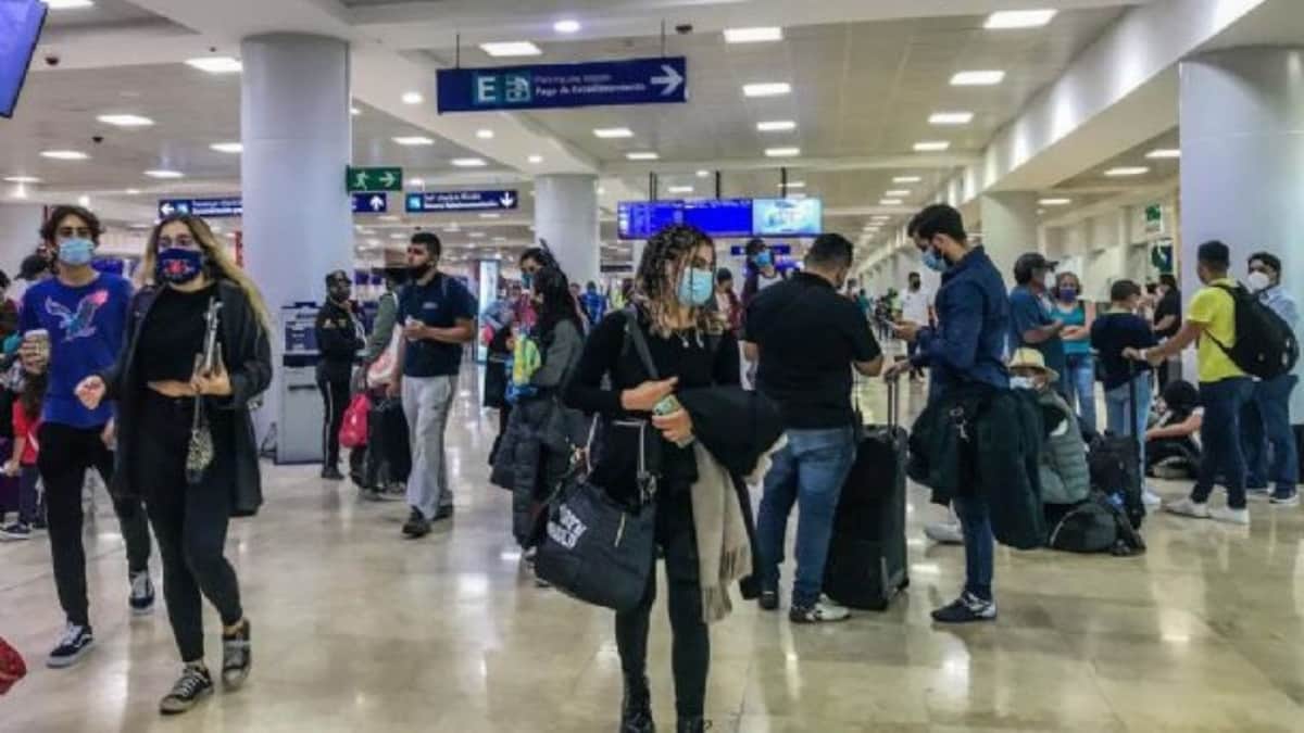 Cancela Volaris 11 vuelos a Cancún; afectados denuncian en redes sociales