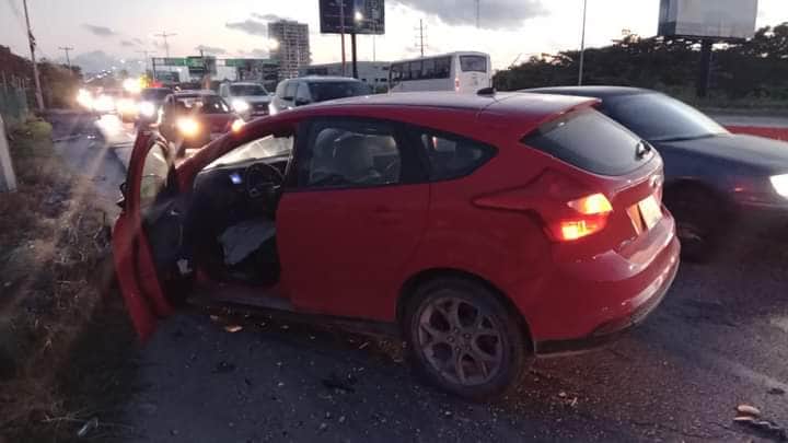 Dos accidentes mañaneros en el bulevar Colosio dejan al menos cuatro personas lesionadas en Cancún