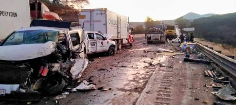Choque en el kilómetro 80 provoca caos en la autopista México-Querétaro