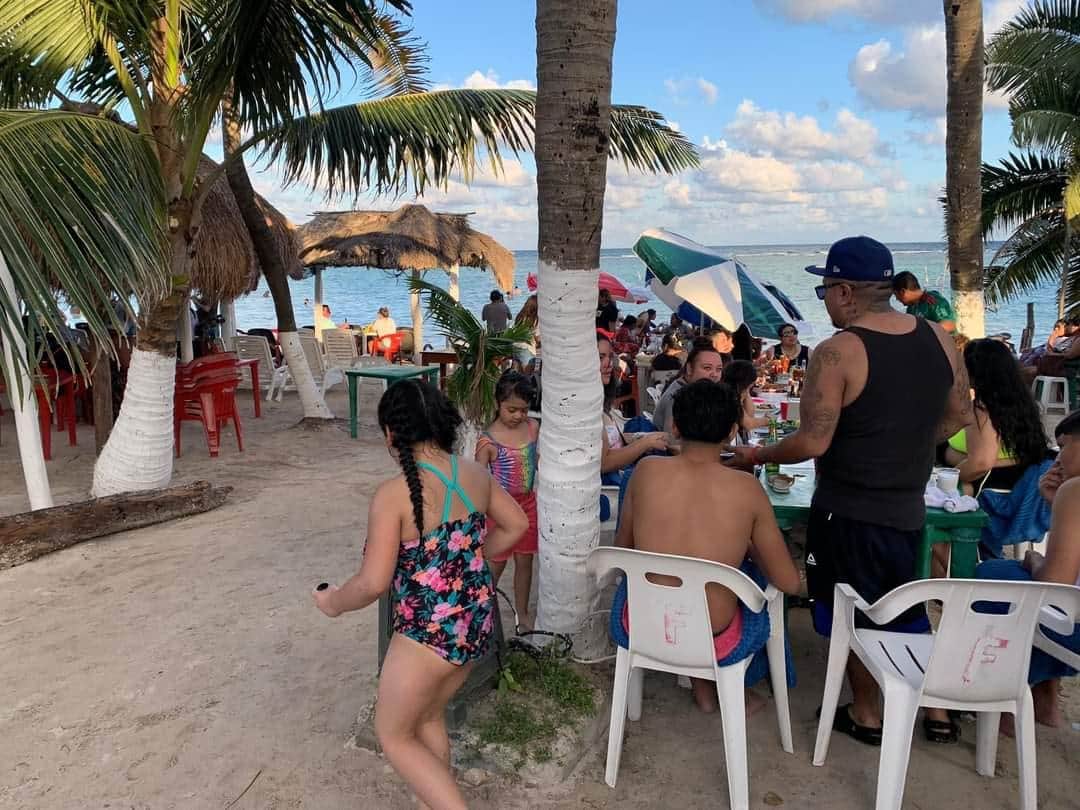Entorpece afluencia turística en Mahahual la sexta ola de Covid, afirma empresario