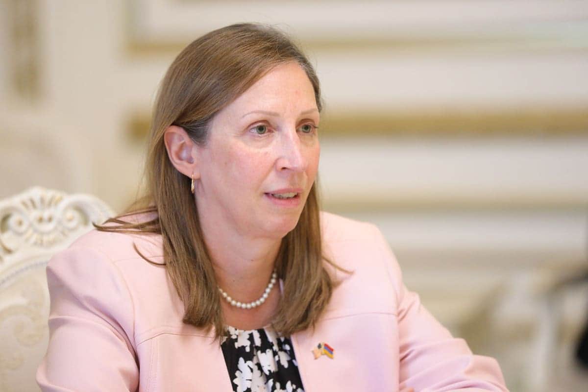 Senado de EU confirma a Lynne Tracy como nueva embajadora en Rusia