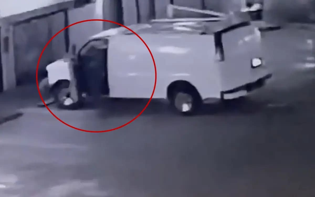 Video: Así abandonaron una camioneta con 6 cuerpos en Tijuana