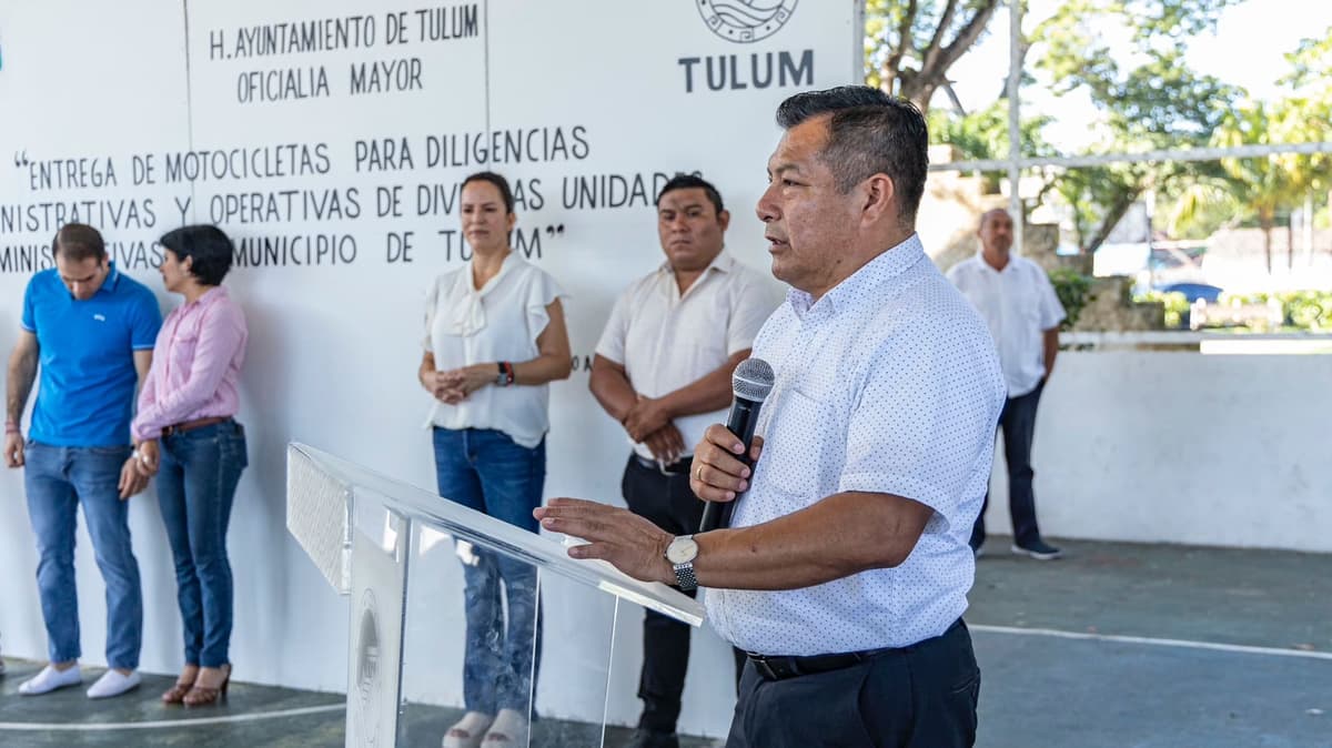 Equipa Marciano Dzul a 10 direcciones de su administración con motocicletas nuevas
