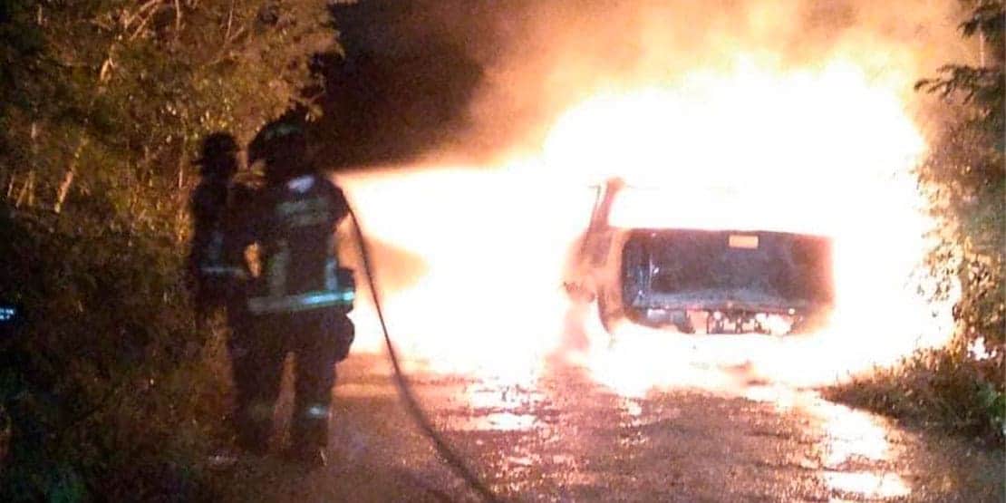 Camioneta usada para ‘levantón’ de dos personas es hallada incendiada