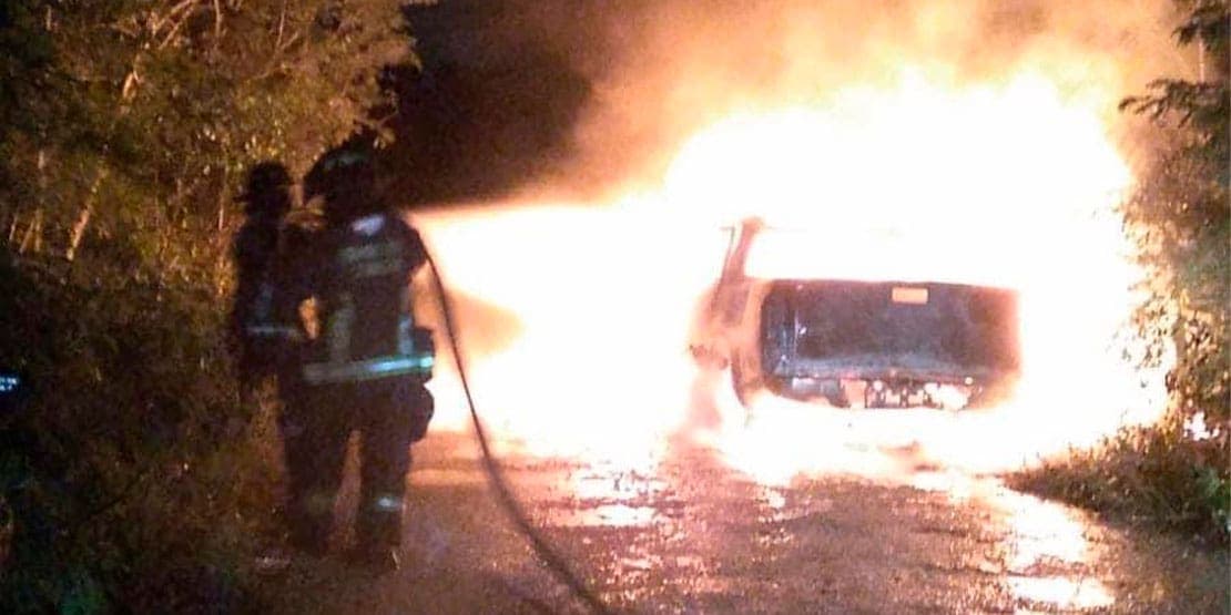 Camioneta usada para ‘levantón’ de dos personas es hallada incendiada