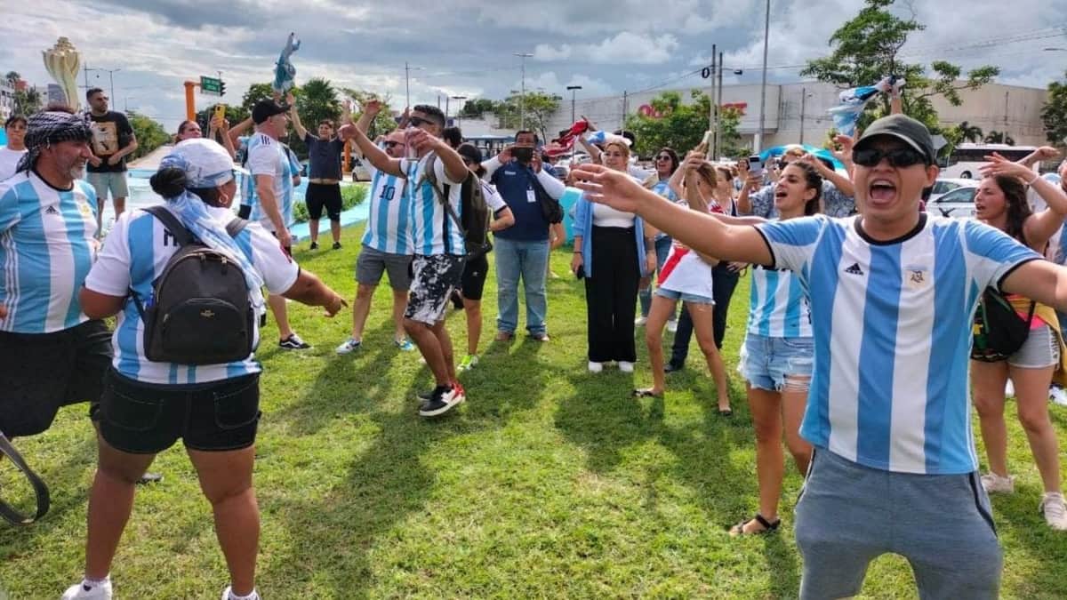 Argentinos se reúnen en El Ceviche de Cancún para festejar el título de Qatar 2022
