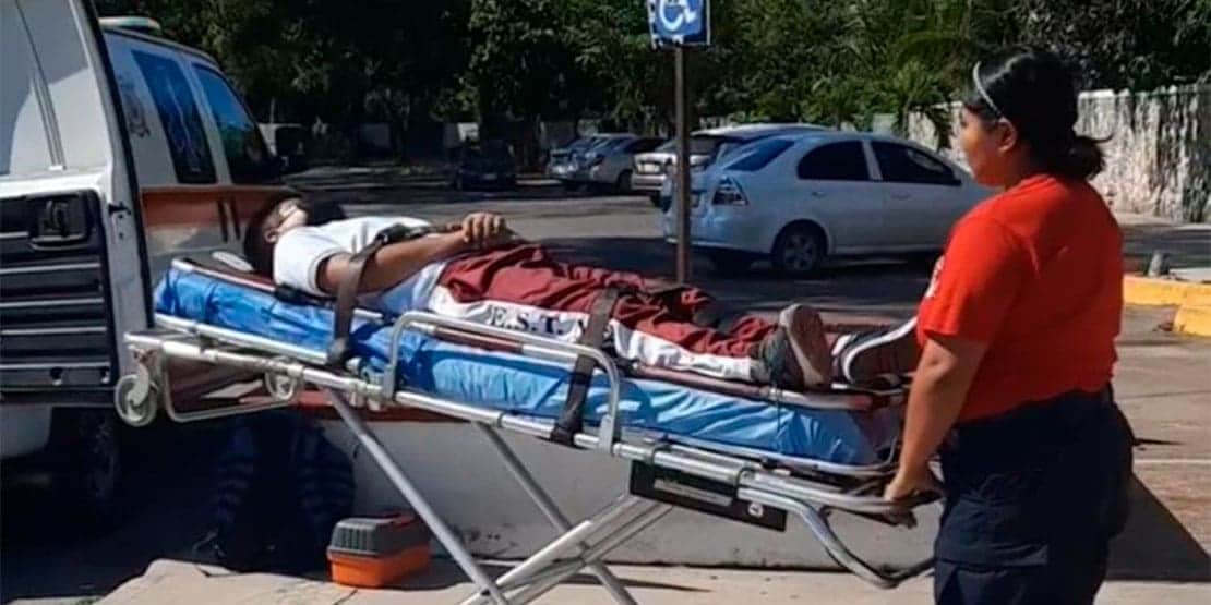 Estudiante cae del techo de su secundaria en Chetumal