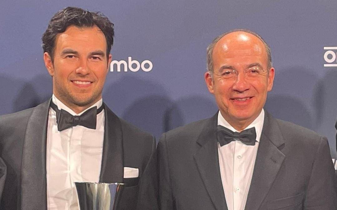 "Checo" Pérez celebró en la gala de la FIA junto a Felipe Calderón