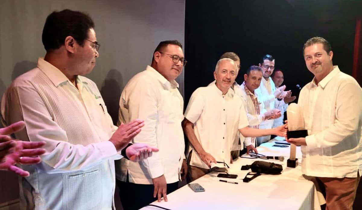 Entregan el premio internacional Ramazzini & Carvalho 2022 en Playa del Carmen