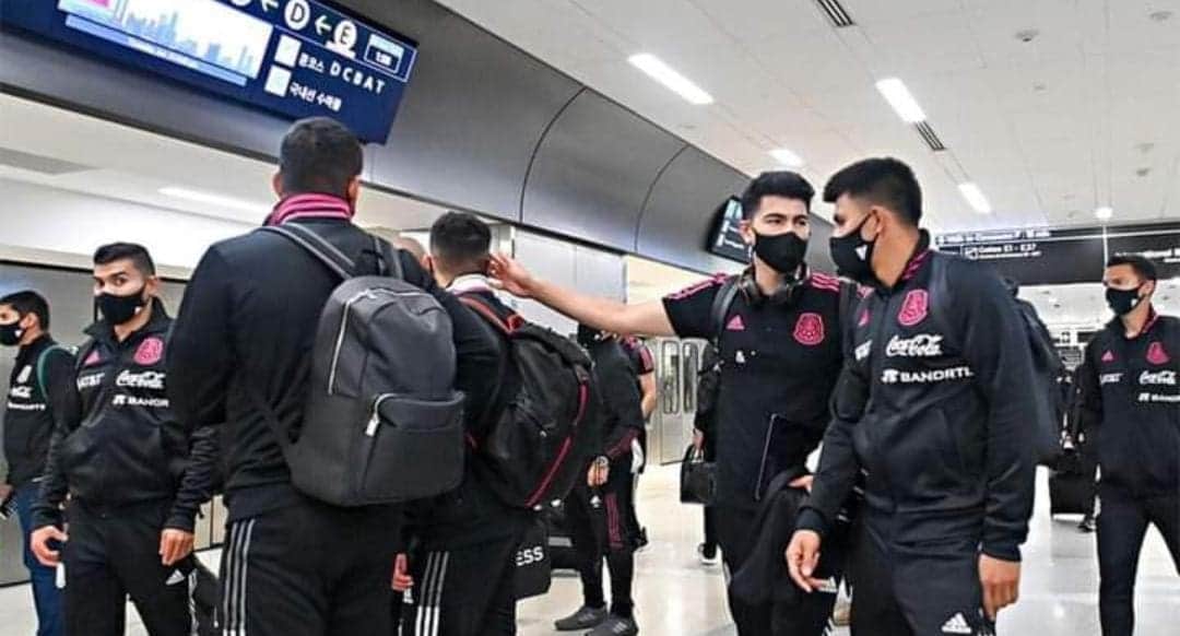 Video: Con insultos, reciben a la Selección Mexicana y al "Tata" en el aeropuerto