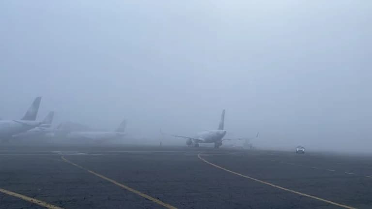 AICM reinicia sus operaciones luego de disiparse el banco de niebla