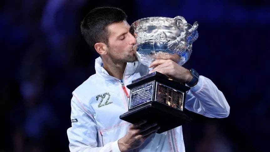 Novak Djokovic pasa a Rafael Nadal en títulos totales tras ganar el Abierto de Australia