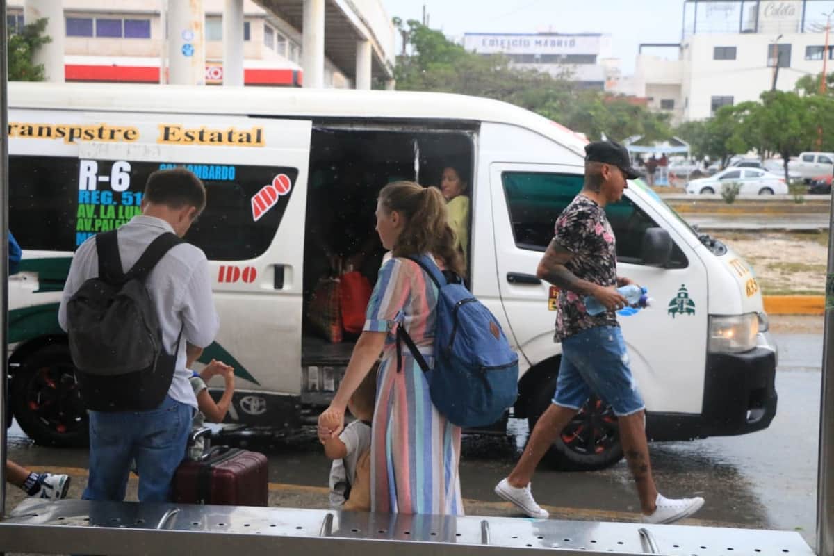 Servicios Públicos y Transporte y Vialidad atienden las afectaciones por lluvias en Cancún