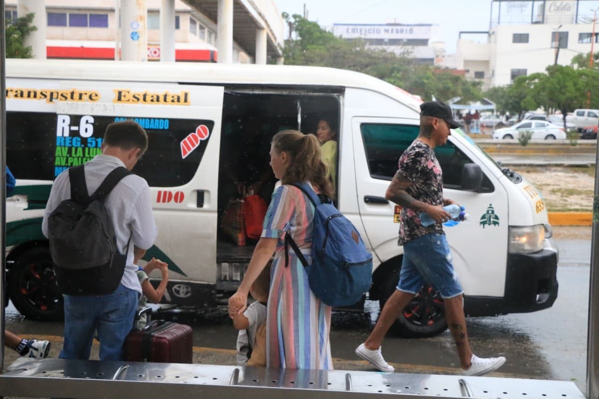 Servicios Públicos y Transporte y Vialidad atienden las afectaciones por lluvias en Cancún