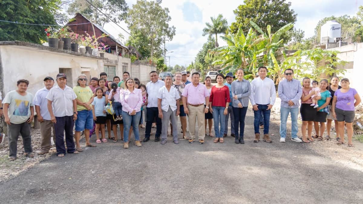 Entrega Marciano Dzul nuevas calles a la población de Coba