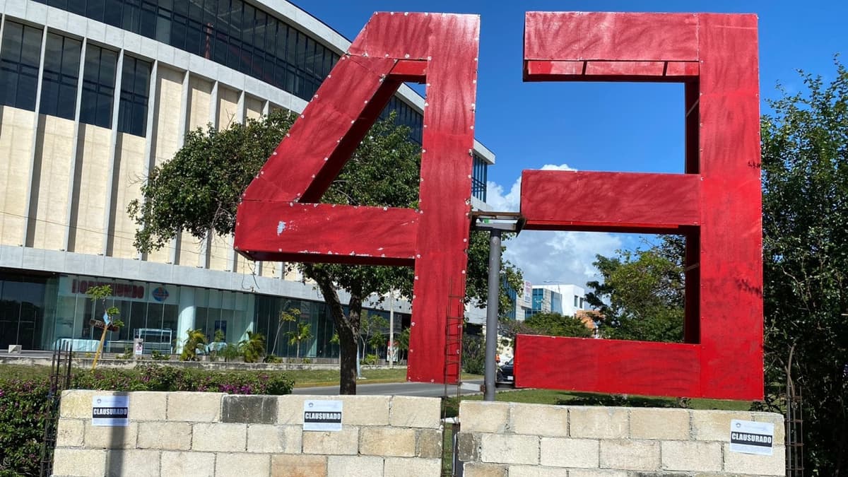 Clausuran autoridades la obra del antimonumento a los desaparecidos de Ayotzinapa