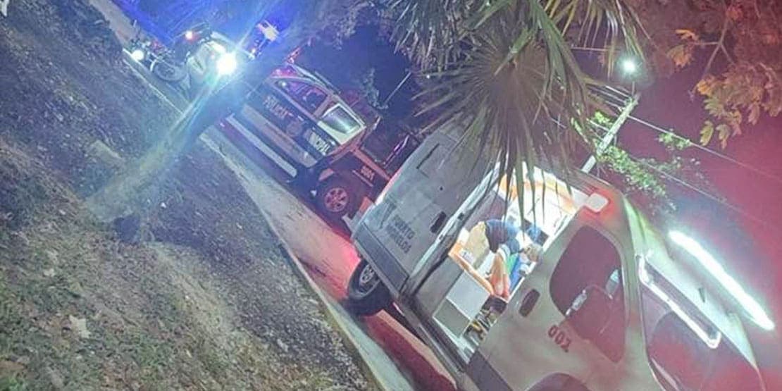 Policías de Puerto Morelos atropellan a un motociclista