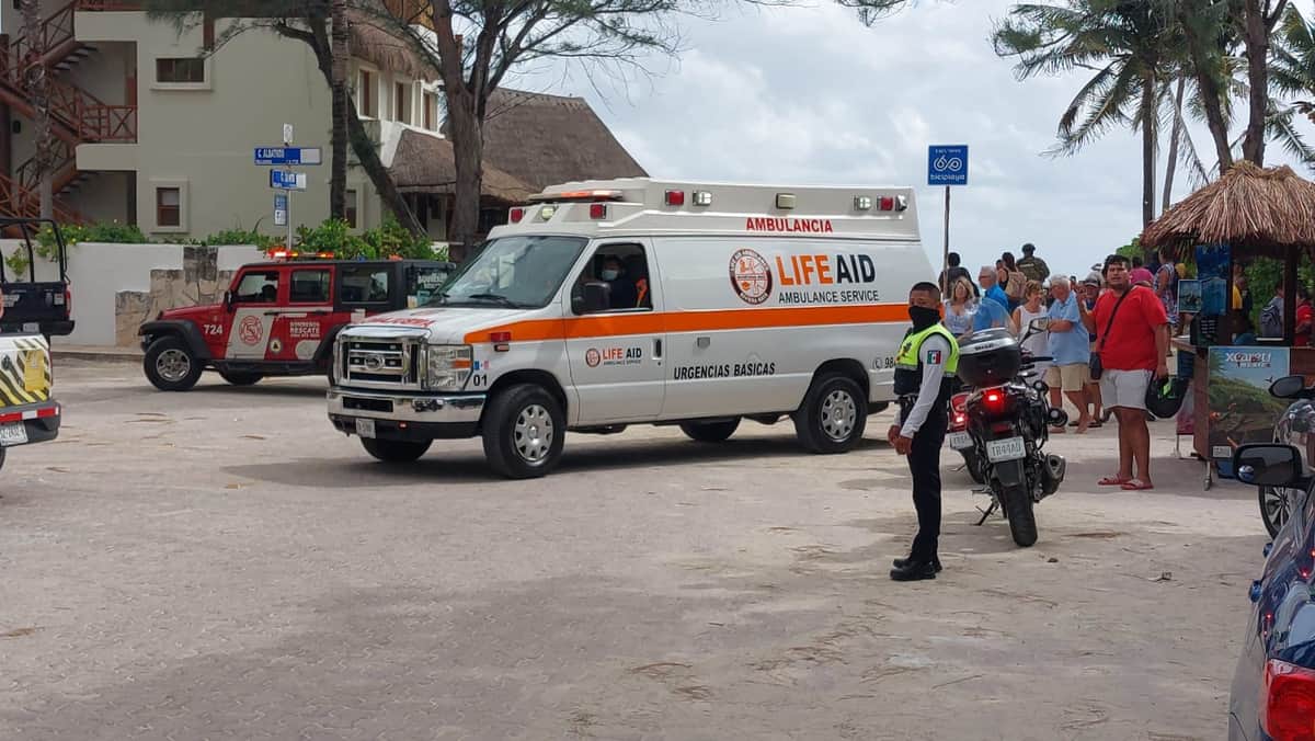 Muere hombre luego de ser rescatado del mar en playa de Playa del Carmen