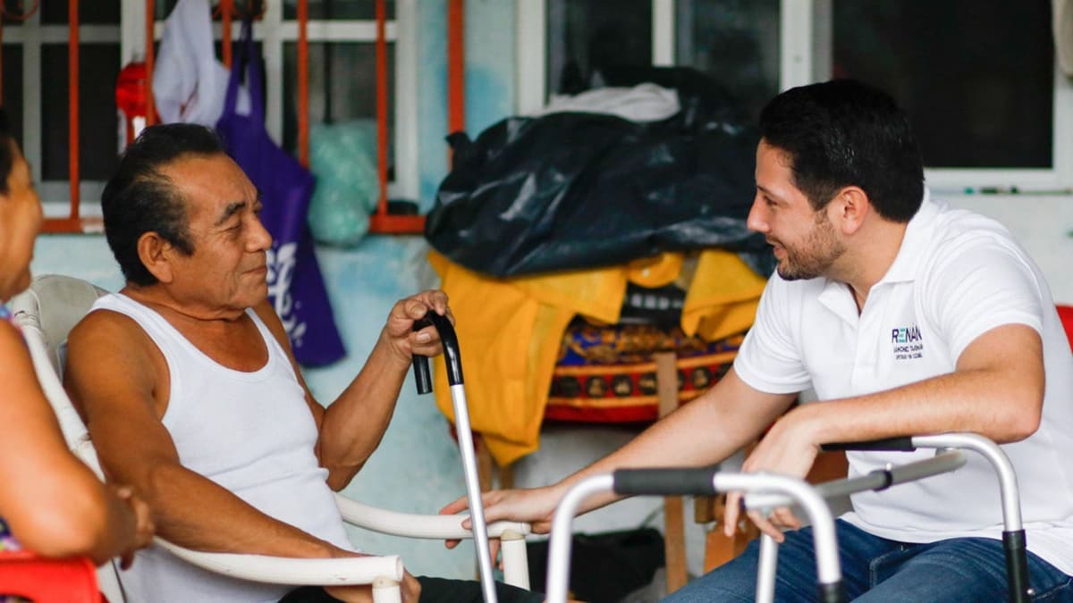 Mantiene Renán Sánchez atención a las necesidades de las y los cozumeleños