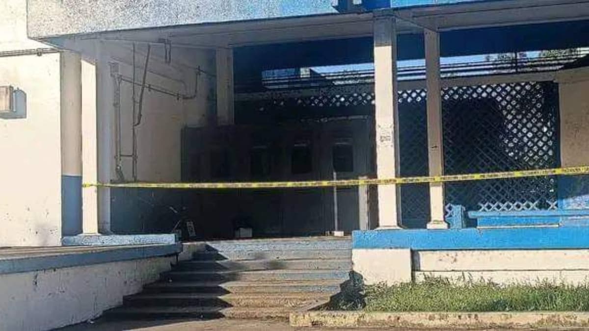 Roban cajero en la entrada del Ingenio San Rafael Pucté, en la Ribera del Río Hondo