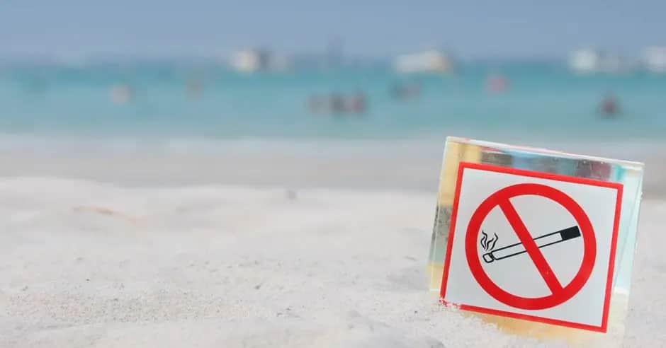 ¡La playa no es cenicero! A partir del lunes, prohibido fumar en las playas