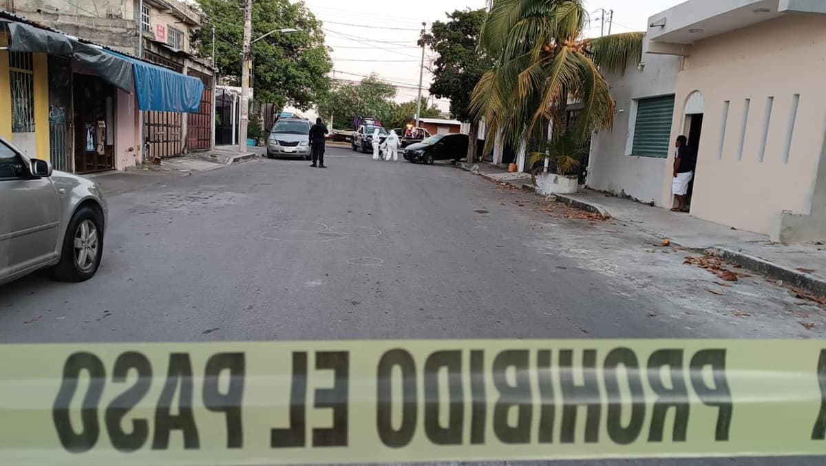 Balean sujetos a presunto policía estatal, luego de supuesto 'levantón' en la Región 100 de Cancún