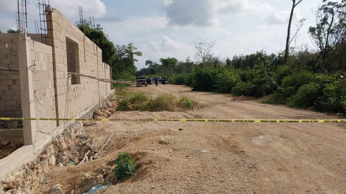 Hallan dos cuerpos sin vida en la carretera ‘Gas Auto’ de Cancún