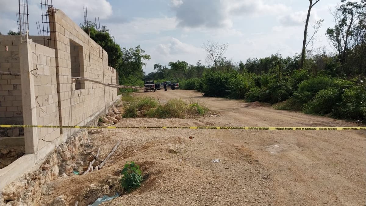 Hallan dos cuerpos sin vida en la carretera ‘Gas Auto’ de Cancún