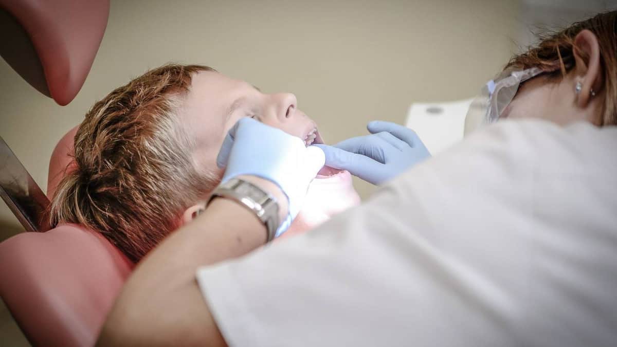 Niño muere en Querétaro por negligencia de dentista