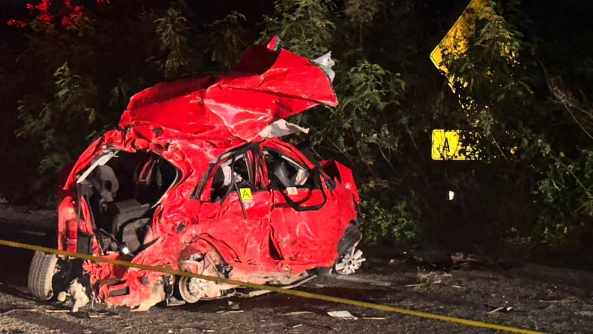 Aparatoso choque en la carretera Tulum-Playa del Carmen deja una mujer muerta y un herido