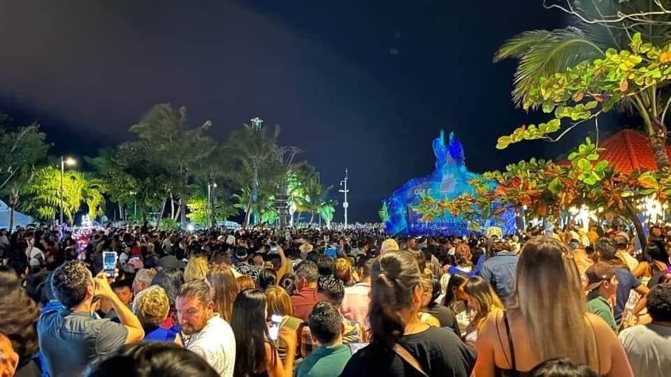 Lili Campos da la bienvenida al 2023 en compañía de miles de solidarenses y turistas