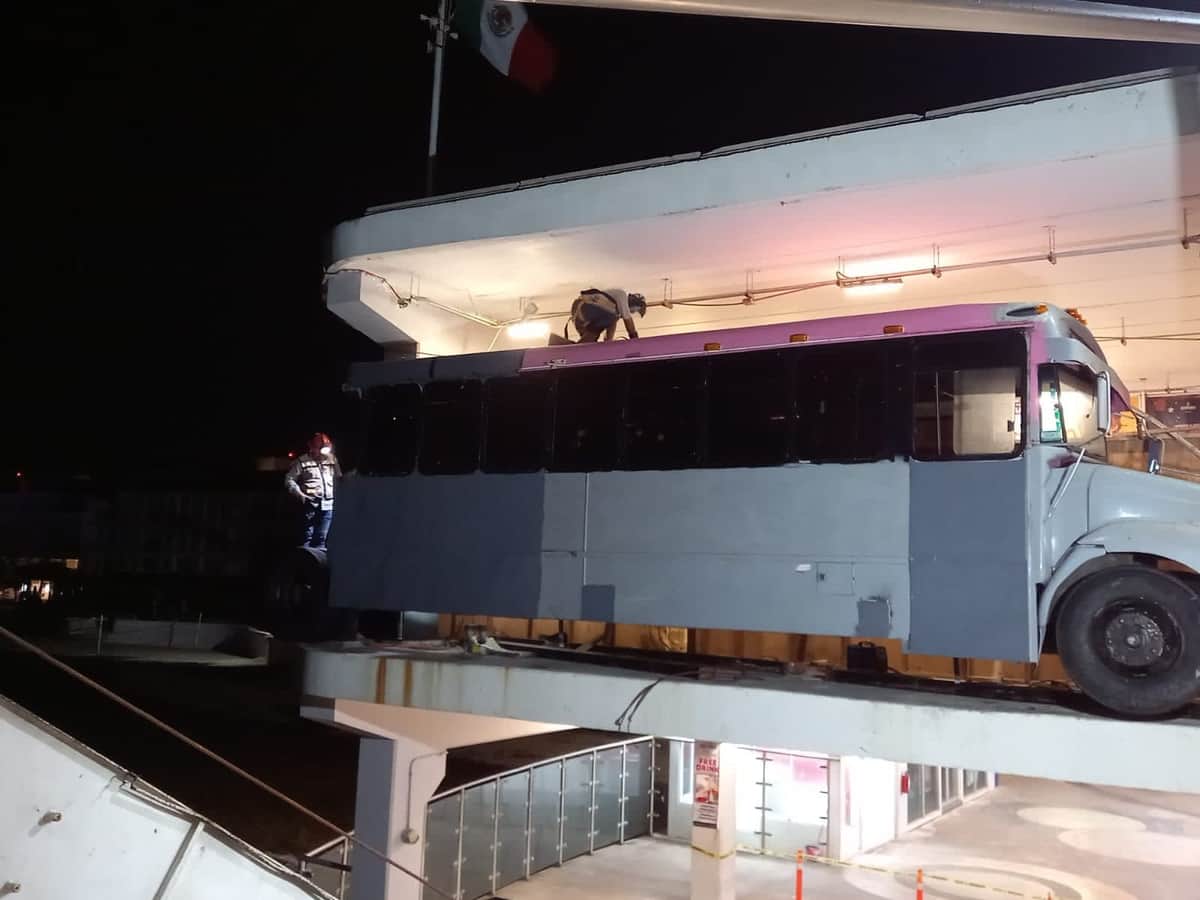 Retiran camión de Xcaret de terminal marítima de Playa del Carmen