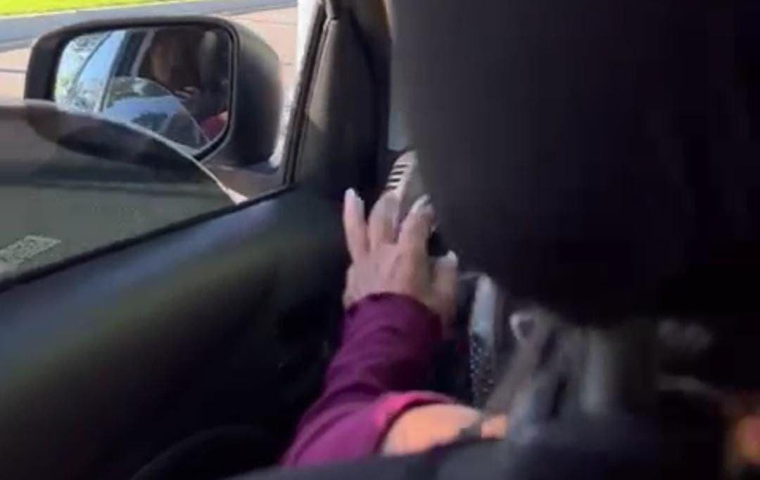 Conductora de Uber acosada por taxistas fue llevada ante el juez y su auto enviado al corralón