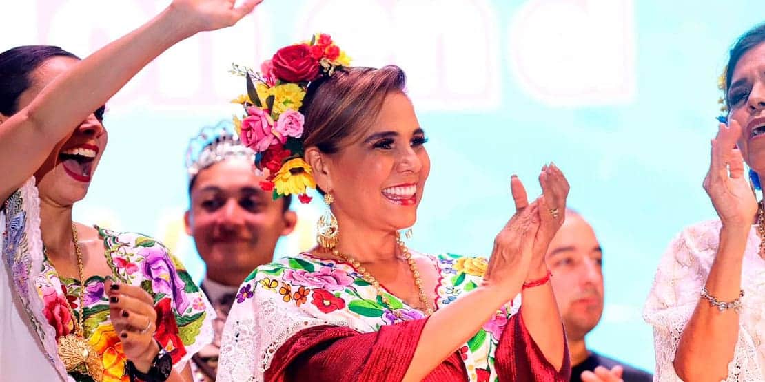 Mara Lezama comparte alegría y diversión en carnaval de Cancún