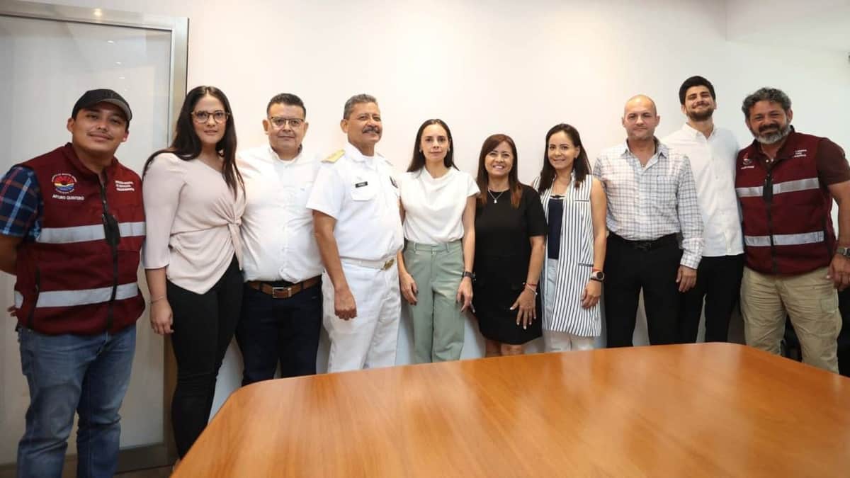 Coordinan autoridades atención a recale de sargazo en Cancún