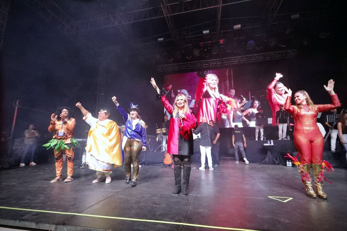 Candente y movida noche con Margarita la diosa de la cumbia