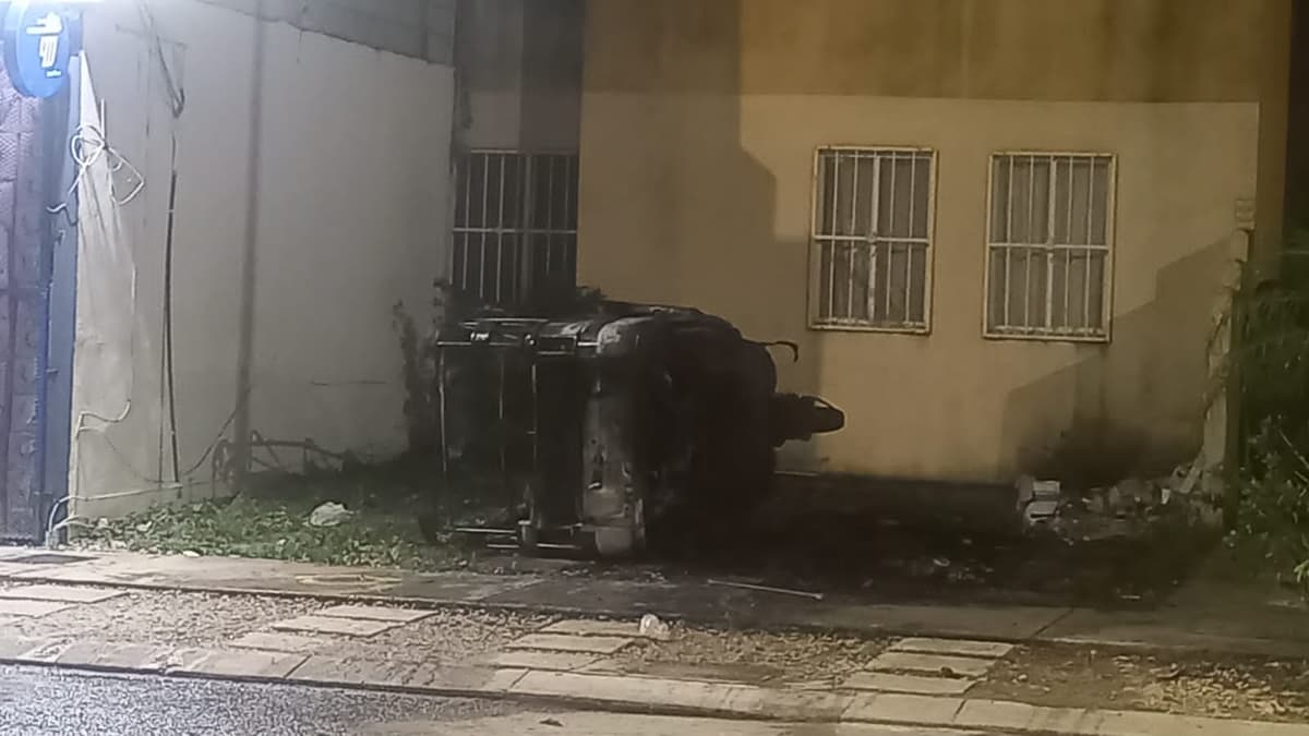 Queman mototaxi en Playa del Carmen