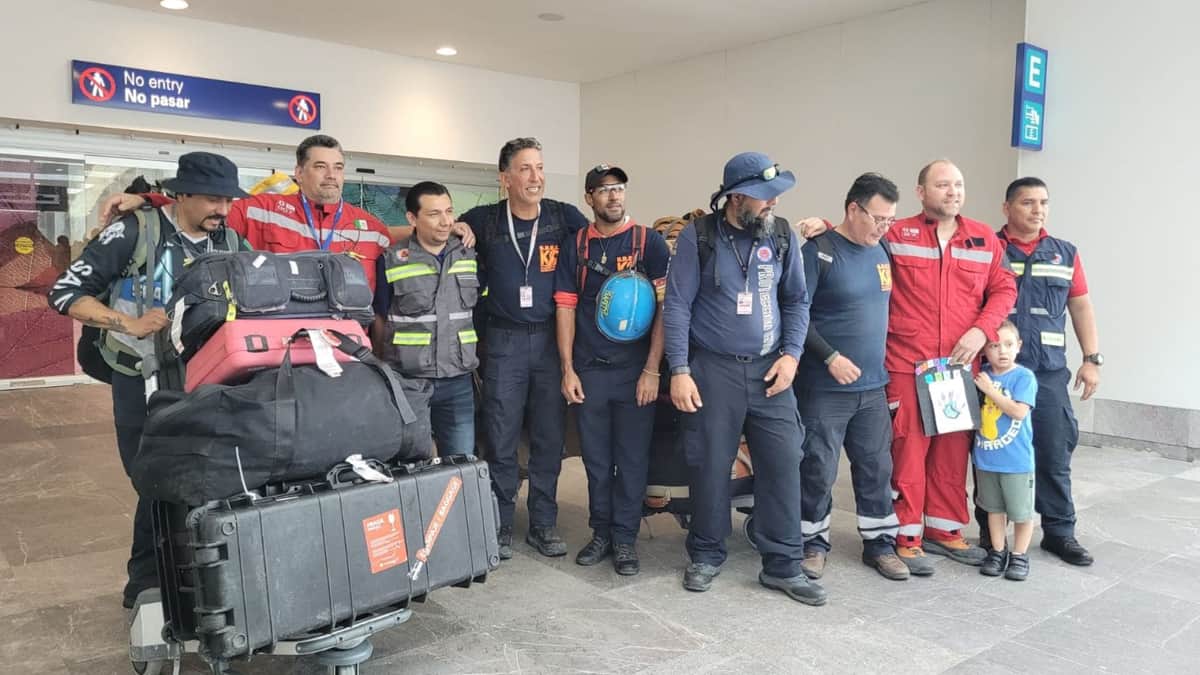 Regresan rescatistas a Cancún luego de haber ayudado en Turquía; salvaron dos vidas