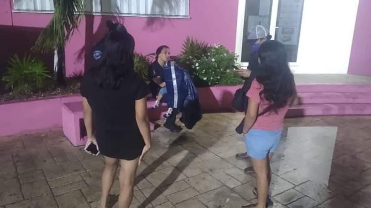 Rescatan a niño de tres años que deambulaba por las calles de Isla Mujeres