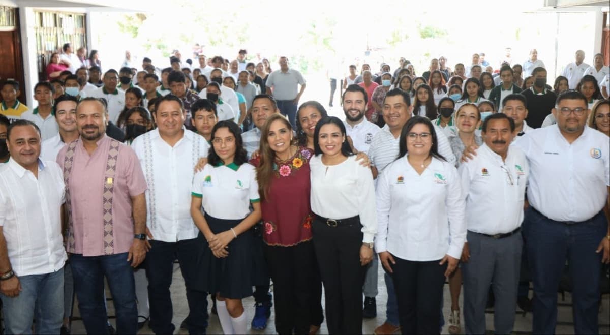 Acompaña Blanca Merari a la gobernadora durante la donación de material y equipamiento para el CECYTE De Leona Vicario