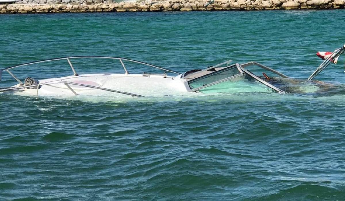 Se hunde yate en marina de Puerto Aventuras
