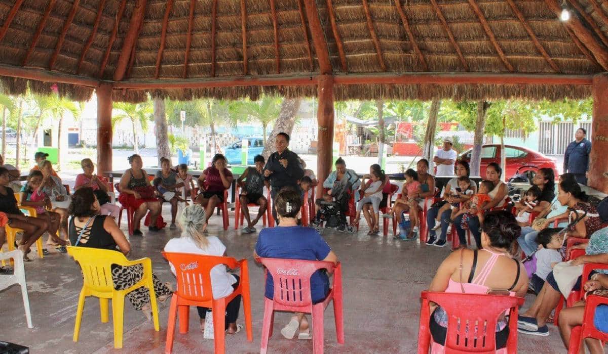 Imparte seguridad pública de Puerto Morelos pláticas a mujeres a través del grupo GEAVIG