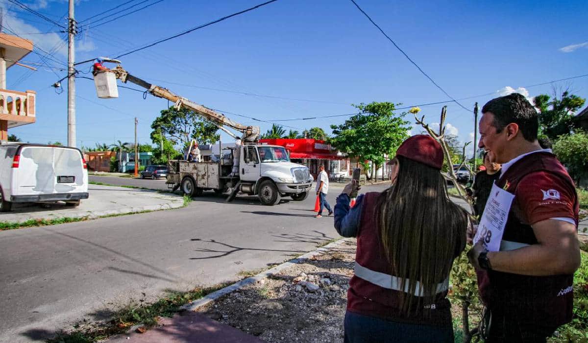 Llega iluminación a cuatro colinas de Chetumal
